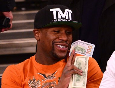 Το «εκκεντρικό» πάρτυ του Floyd Mayweather μετά την τελευταία νίκη του- Γυναίκες, αλκοόλ και... λεφτά (βίντεο)